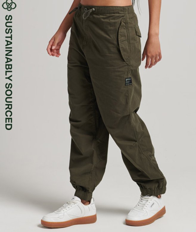 Superdry Homme Pantalon Parachute Grip en Coton bio Vert