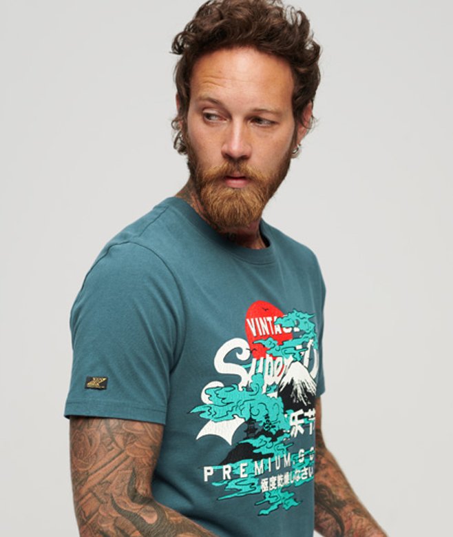 Vintage Logo T-shirt met Grafische Print in Japanse Stijl