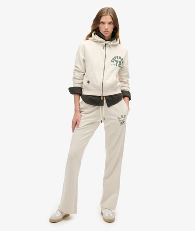 Superdry Athletic Essentials Joggingbroek met Lage Taille en Wijde Pijpen Cr&egrave;me