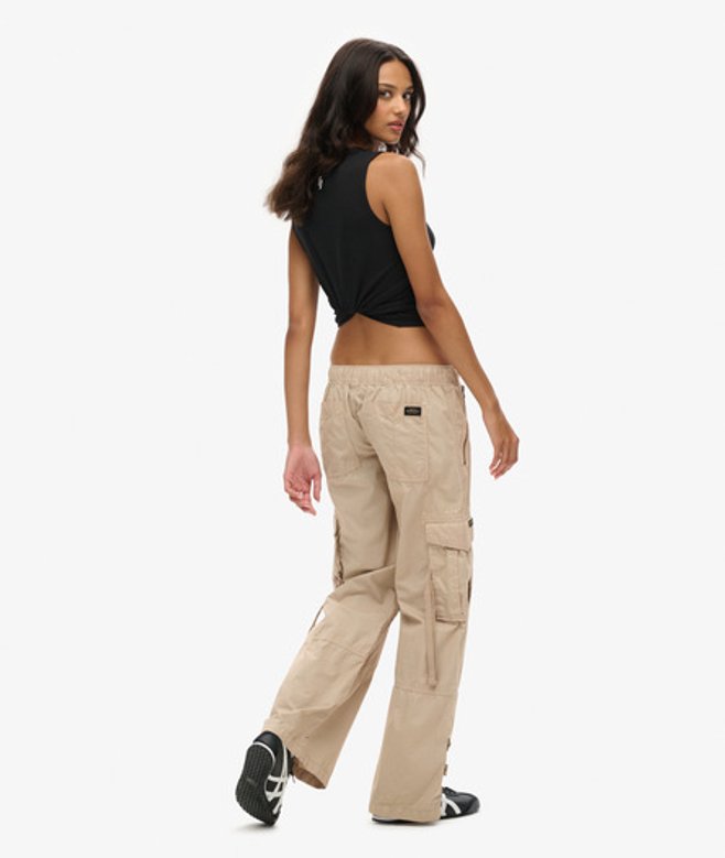 Superdry Cargobroek met Wijde Pijpen en Lage Taille Cr&egrave;me