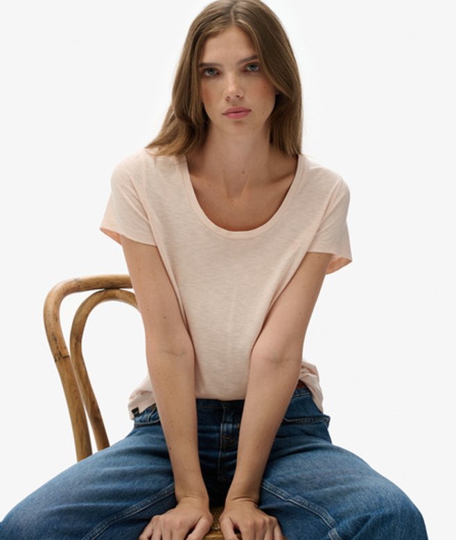 Studios T-shirt met Laag Uitgesneden Ronde Hals