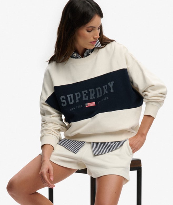 Athletic Essentials Sweatshirt met Geborduurde Vlag