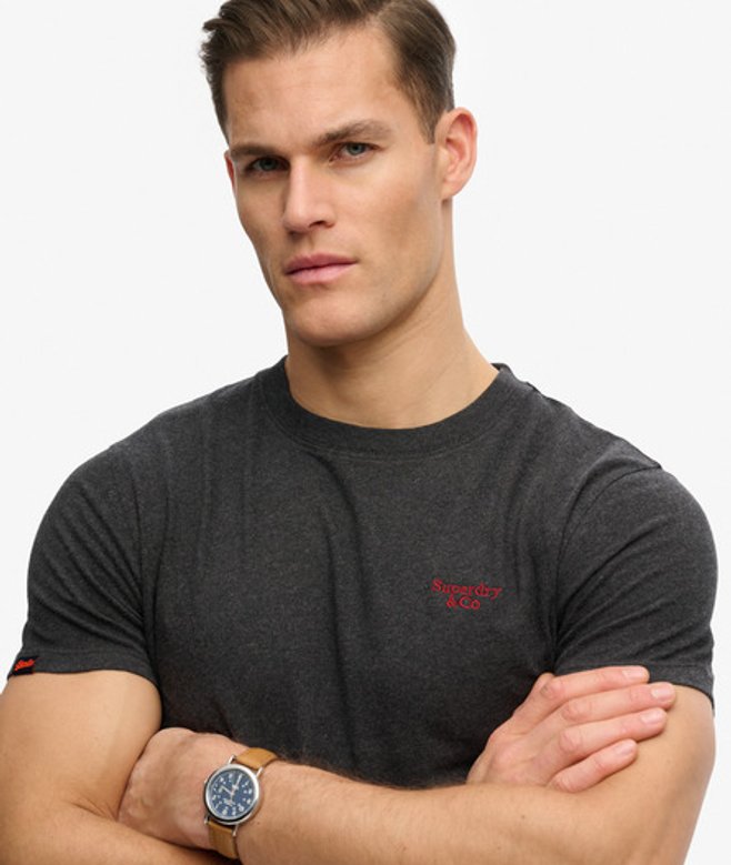 Essential Serif Logo Geborduurde T-shirt