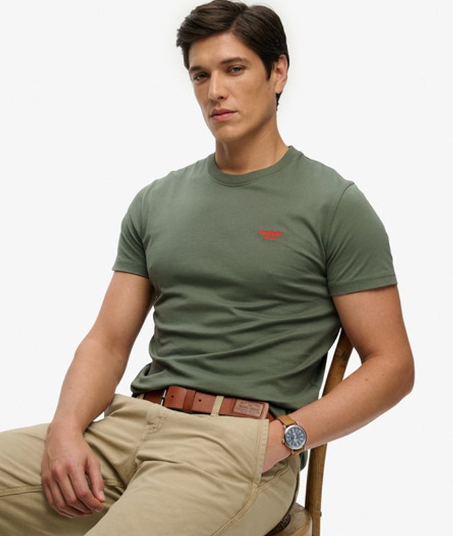 Essential Gestapeld Logo Geborduurde T-shirt