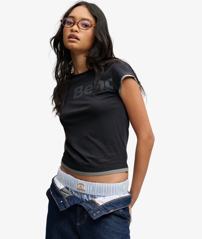 Bench Aansluitend T-shirt met Korte Mouwen en Laagjes