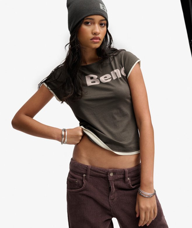 Bench Aansluitend T-shirt met Korte Mouwen en Laagjes