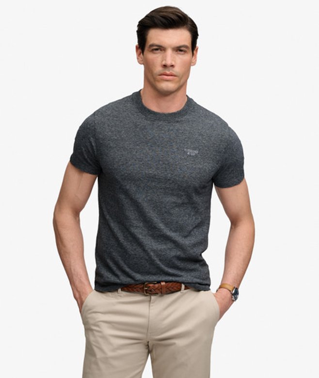 Essential Gestapeld Logo Geborduurde T-shirt