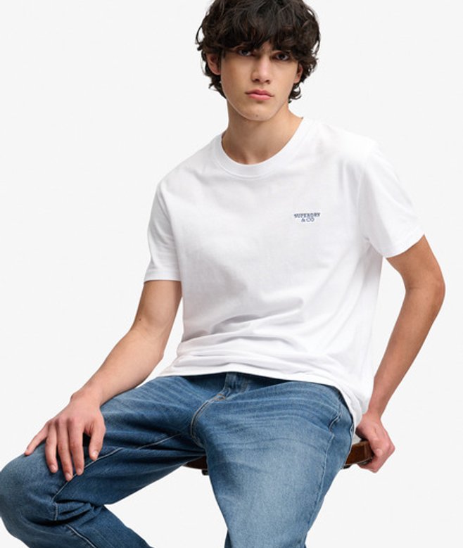 Essential Gestapeld Logo Geborduurde T-shirt