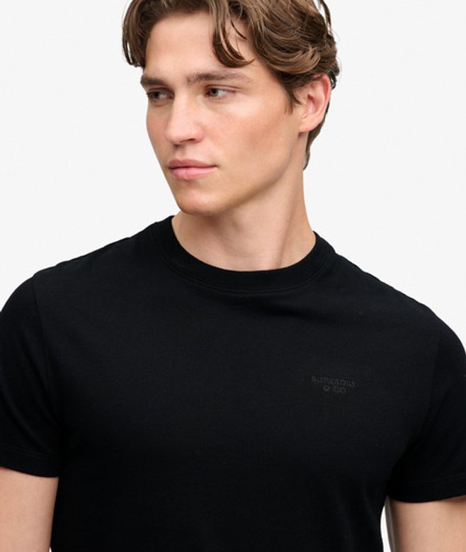 Essential Gestapeld Logo Geborduurde T-shirt