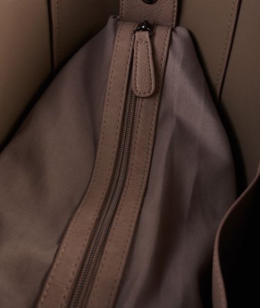 Elaina Tote Bag Image 5