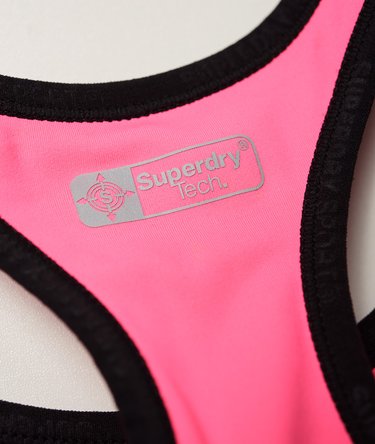 Brassière de sport à imprimé graphique Essentials Image 8