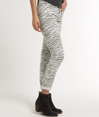 Standard Skinny Jeans Image 3