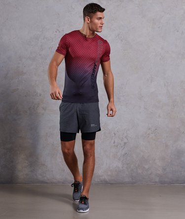 T-shirt imprimé sur l'ensemble Athletic Image 3