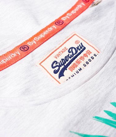 Camiseta Boyfriend de estilo tropical Stacker. Image 6