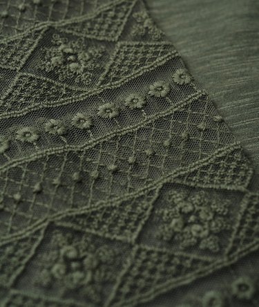 Embroidered Raglan -pusero Image 7