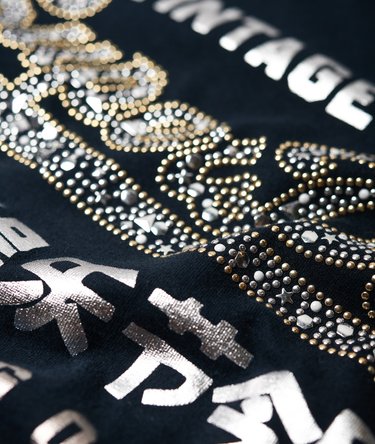 Camiseta con tachuelas Premium Goods Image 7
