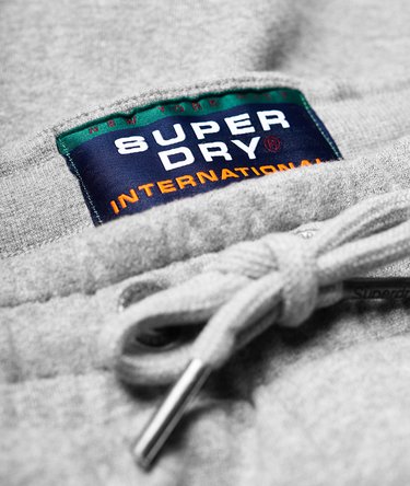 International Jogginghose mit Band und Applikation Image 4
