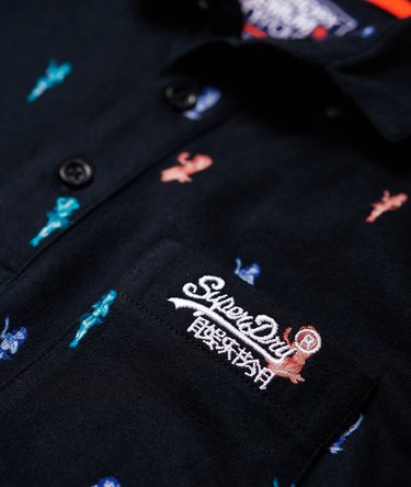 City Jersey-Polohemd mit durchgehendem Print und Tasche Image 7