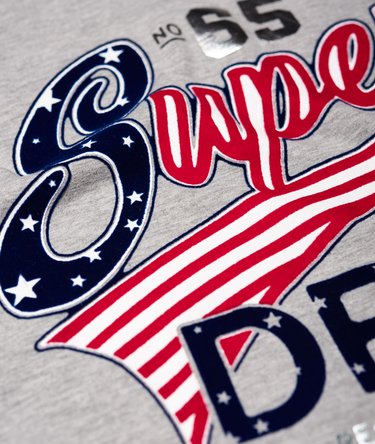 T-shirt effetto floccato American Script Image 7