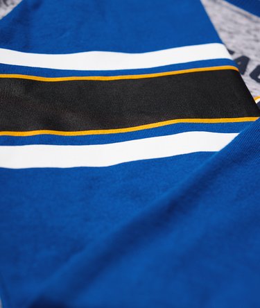 Camiseta con manga raglán Premium Goods Outline Image 8