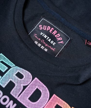 City Nights T-Shirt mit Farbverlauf und geflocktem Design Image 6