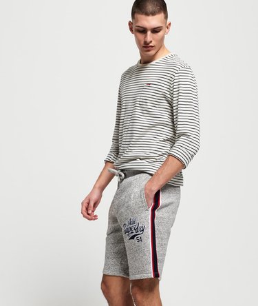 College Shorts mit Applikation Image 4