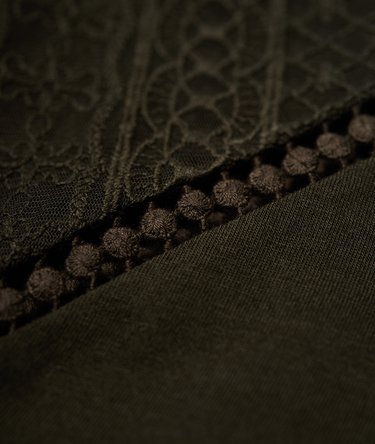 Embroidered Raglan T-shirt Image 7