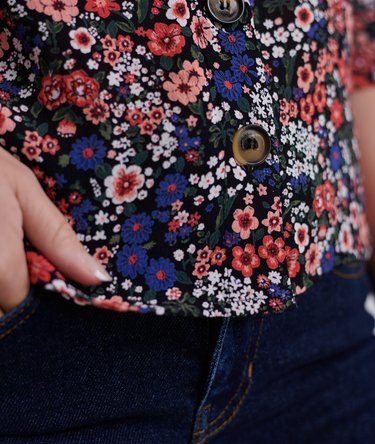 Pippa bluse med knapper Image 8