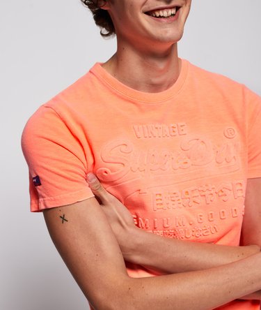 Neonfarbenes Premium Goods T-Shirt mit Prägung Image 3