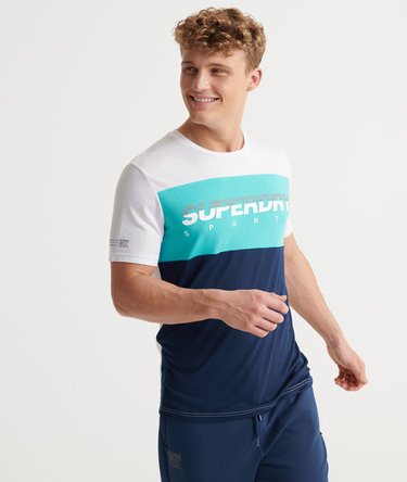 Camiseta con diseño gráfico de bloques de color Training Image 1