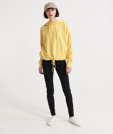 Elite Crop Loopback-Hoodie aus der Orange Label Kollektion. Image 2