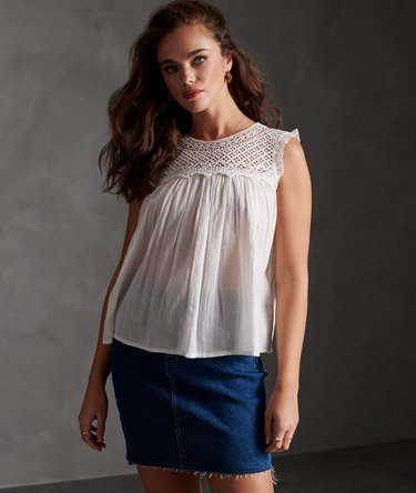 Camiseta de tirantes con textura y detalle de encaje Ellison Image 1