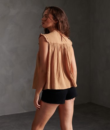 Camiseta de tirantes con textura y detalle de encaje Ellison Image 3