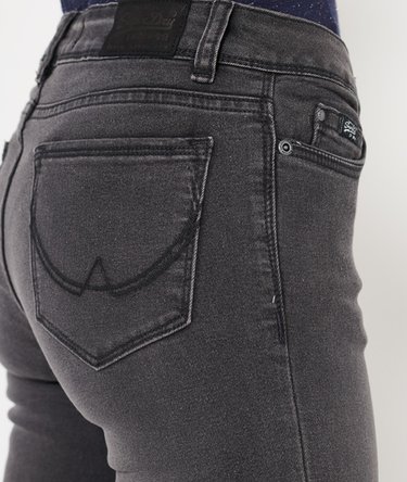 Cassie Skinny Jeans Image 3