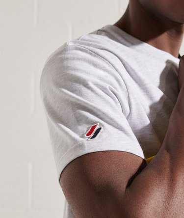 Sportstyle T-Shirt mit Chenille-Grafik Image 4