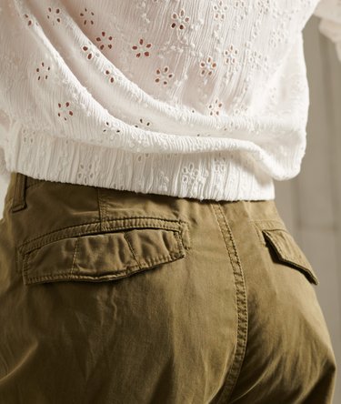 Camiseta con detalle retorcido Dana Image 4