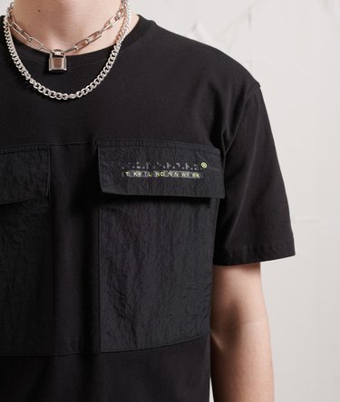Tech Code Nylon-T-Shirt mit Tasche Image 4