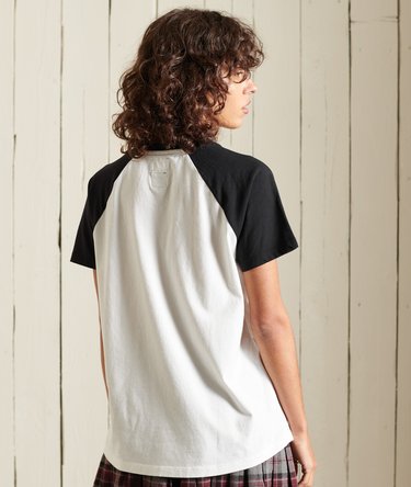 Black Out Raglan-T-Shirt Image 4