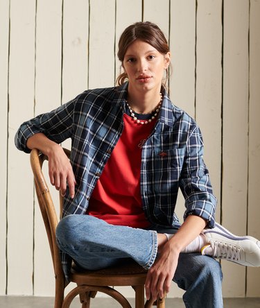T-shirt Script Style College Image 3