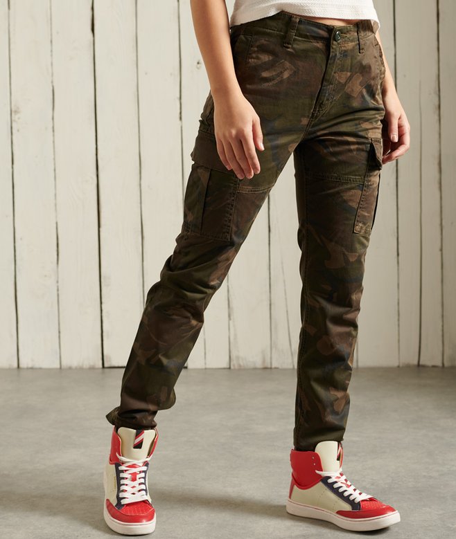 Pantalones cargo entallados