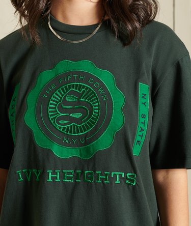 T-shirt oversize con grafica College Image 2