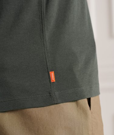 Leichtes Essential T-Shirt mit V-Ausschnitt Image 3