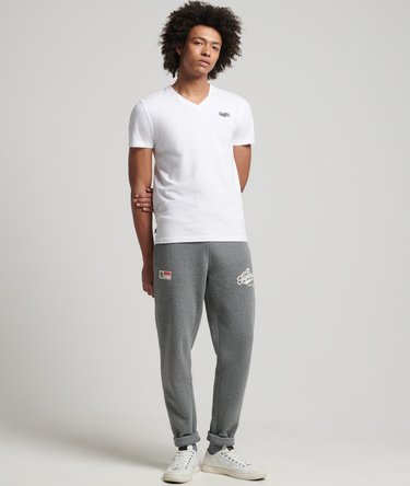 Klassisk T-shirt med V-hals, fremstillet i &oslash;kologisk bomuld Image 1