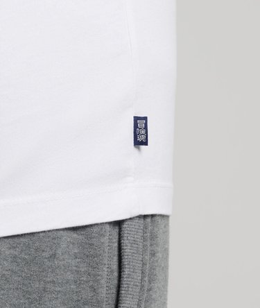 Klassisk T-shirt med V-hals, fremstillet i &oslash;kologisk bomuld Image 3