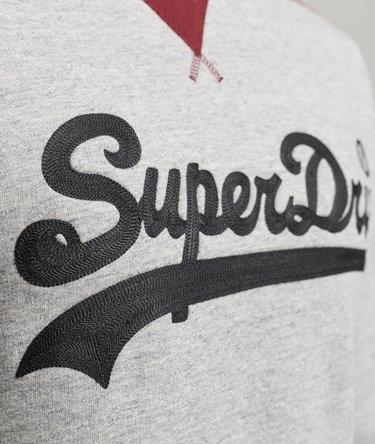 Sudadera con cuello redondo y logotipo Vintage Logo Collage Image 3
