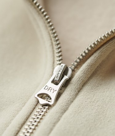 Chaqueta de chándal con cremallera y logotipo Essential Image 3