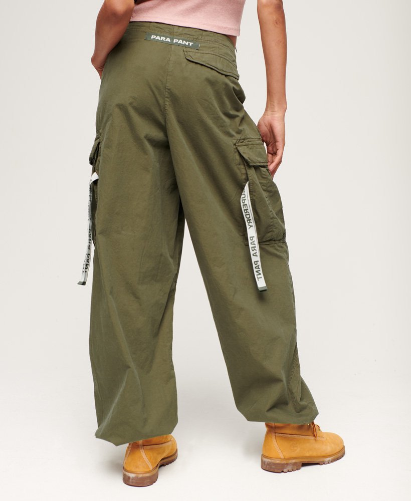 dame Baggy fallskjermbukser i oliven-natt | Superdry NO
