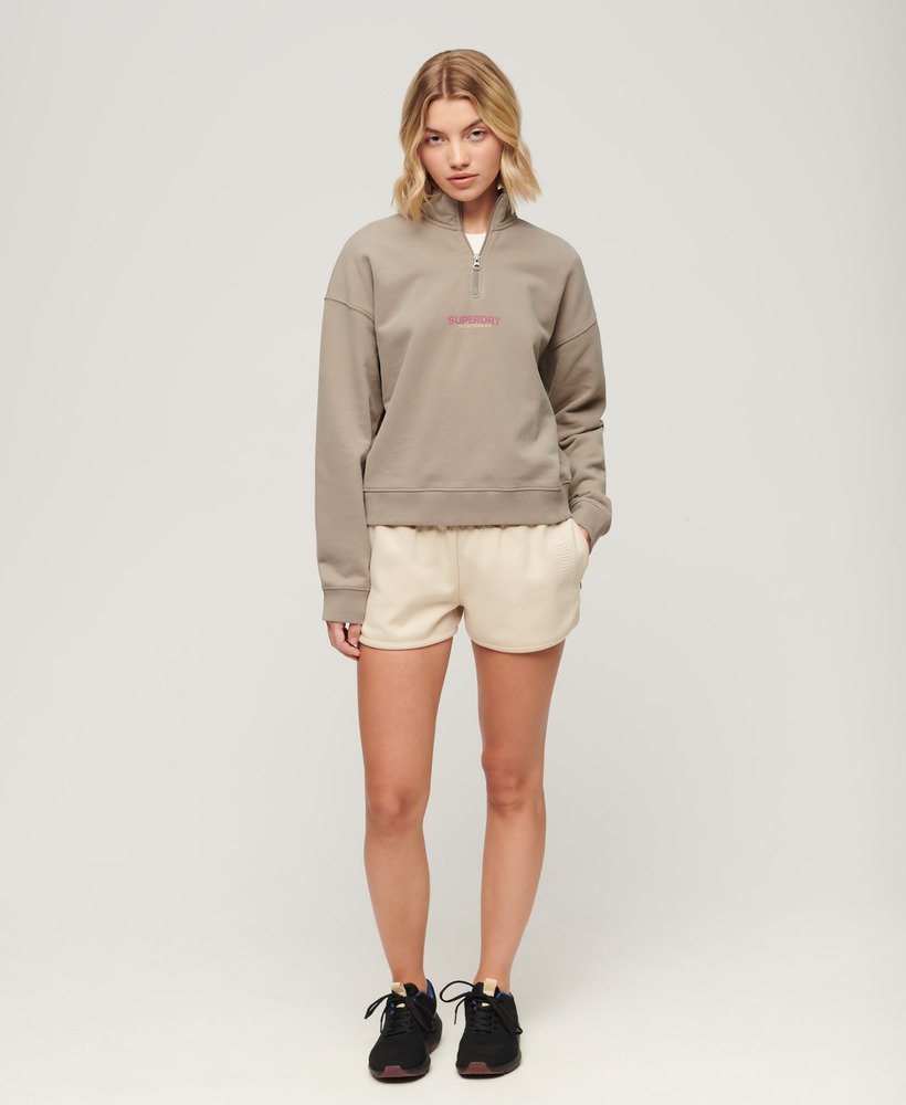 ウエア WOMENS 3D LOGO HALF ZIP womens Sportswear Logo Boxy Half Zip Sweatshirt in Deep Beige Slub