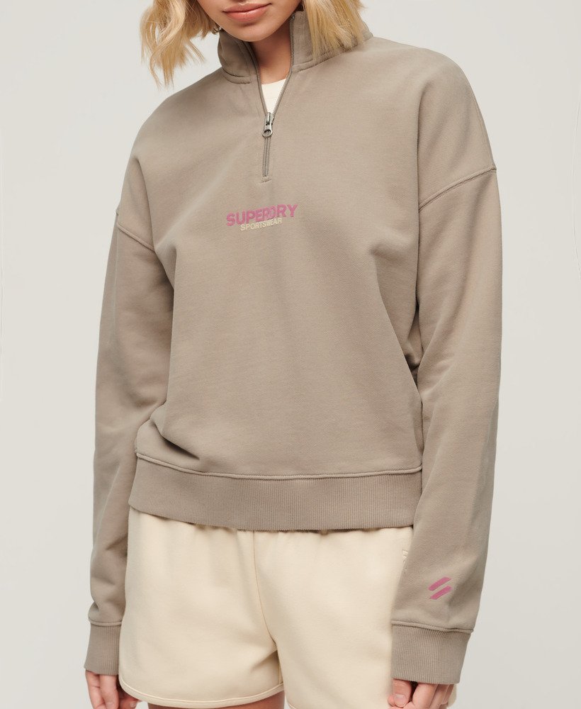 ウエア WOMENS 3D LOGO HALF ZIP womens Sportswear Logo Boxy Half Zip Sweatshirt in Deep Beige Slub