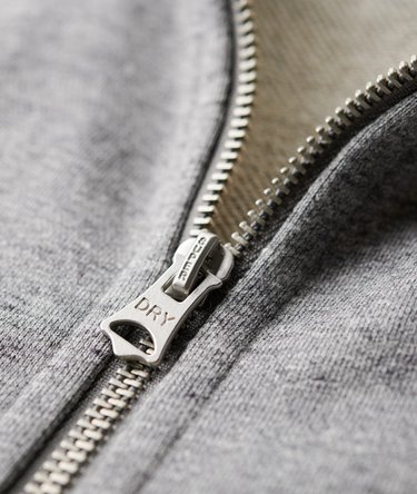 Essential Trainingsoberteil mit Logo und Reißverschluss Image 3